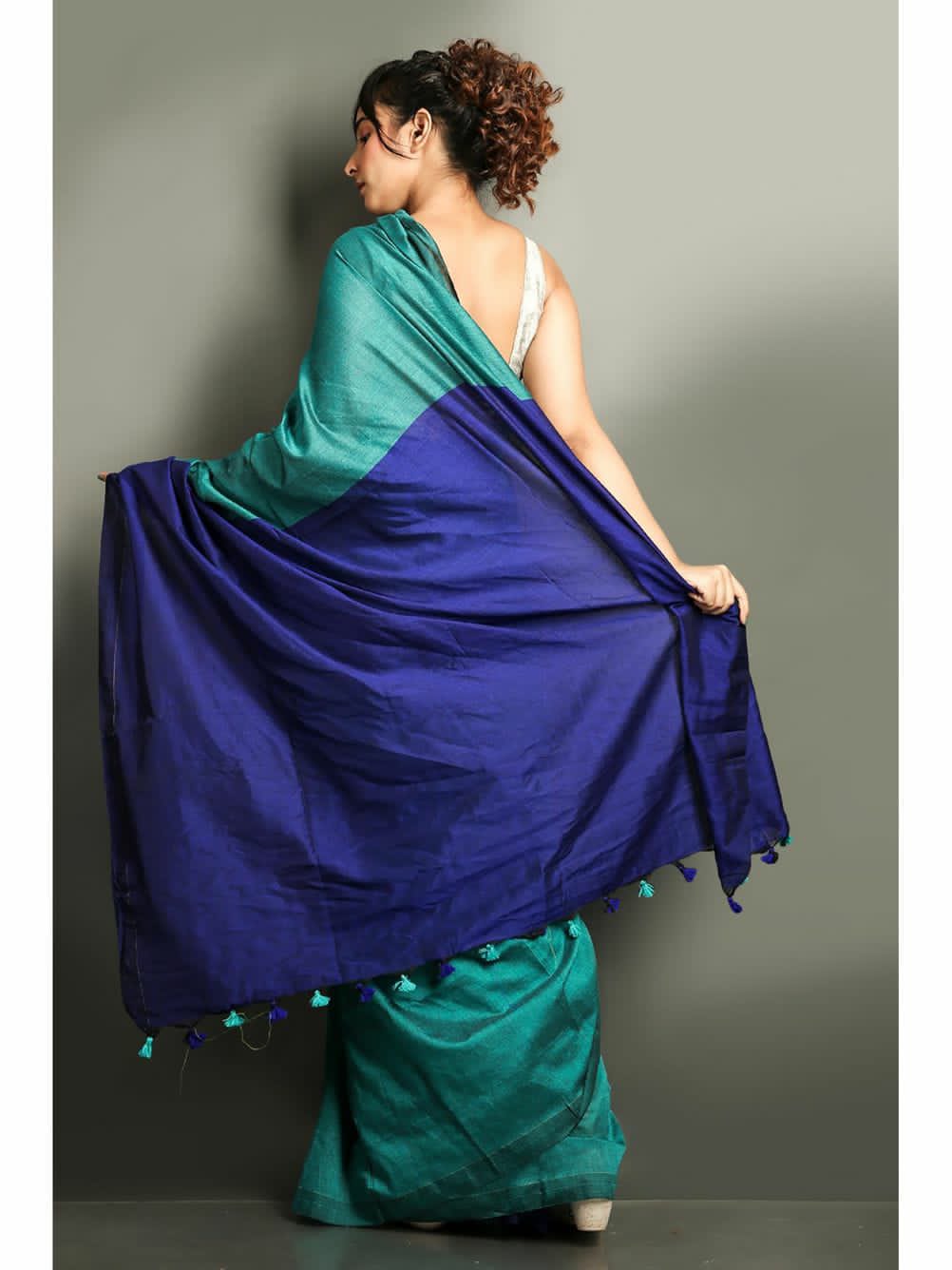 Ethereal Khadi Elegance: Handloom Saree with Running Blouse